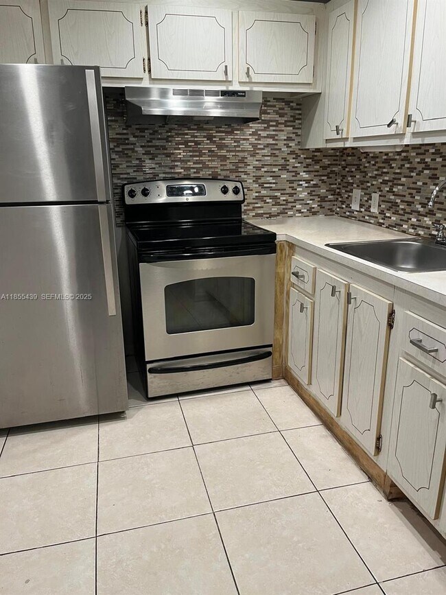 Building Photo - 265 Suffolk F