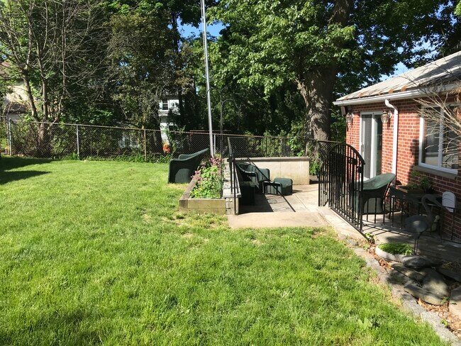 Building Photo - 182 Kittredge St