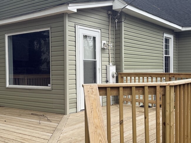 Building Photo - 307 E Pembroke Ave