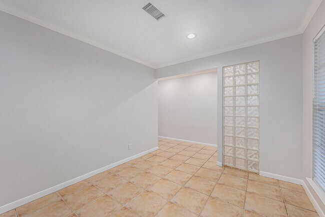 Building Photo - 5511 Loch Lomond Dr