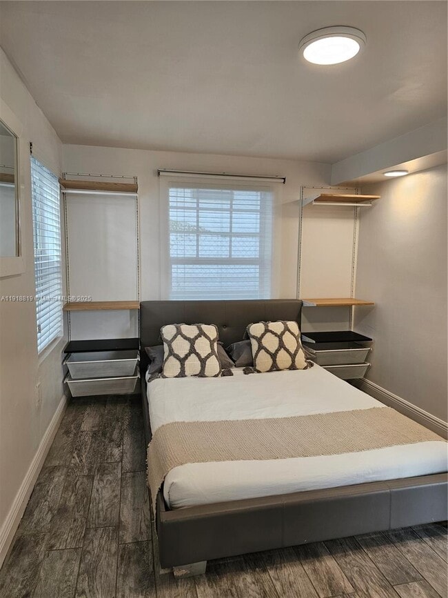 Building Photo - 622 15th St