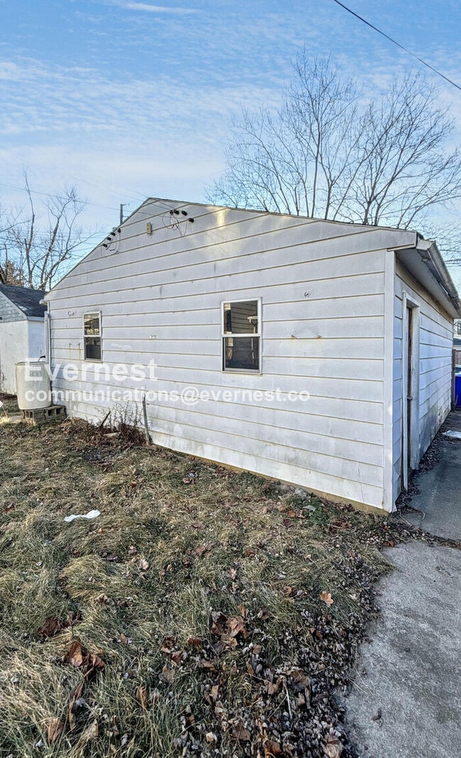 Building Photo - 3 Bed /1 Bath Townhome / Pet-Friendly / Vouchers Accepted / Available Now!