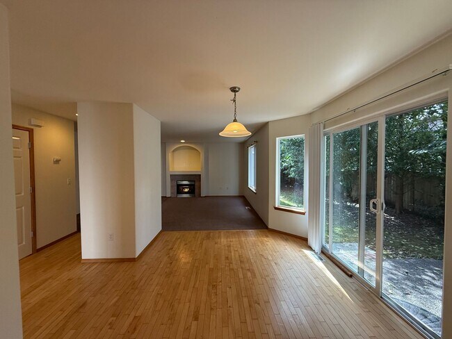 Building Photo - 4 Bed 2 Bath Home in Waterbury Meadows