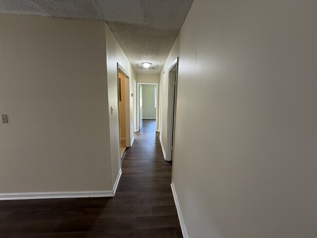 Building Photo - Duplex for Rent