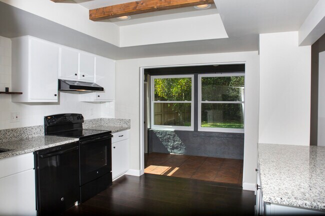 Building Photo - 1931 Tarpon Ct