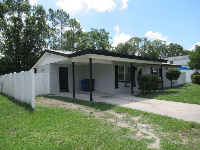 Building Photo - Adorable 3 bedroom 2 bath rental with fully fenced yard
