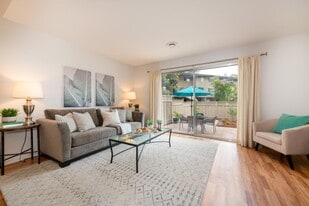 Building Photo - 7130 Rainbow Dr