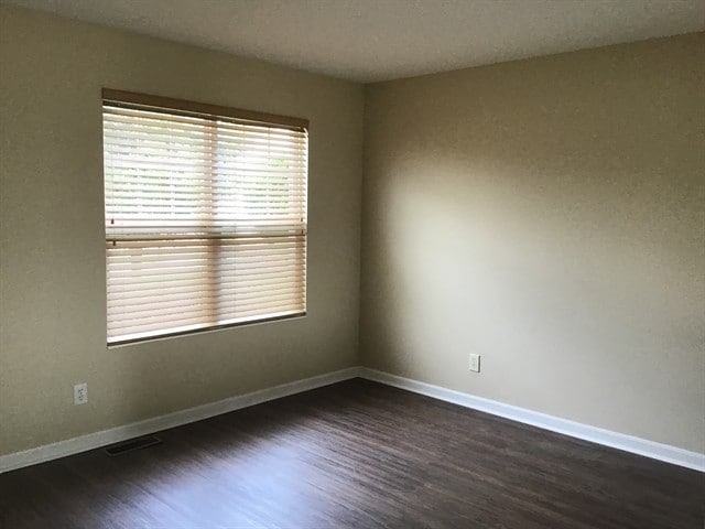 Building Photo - 1801 Chesney Dr