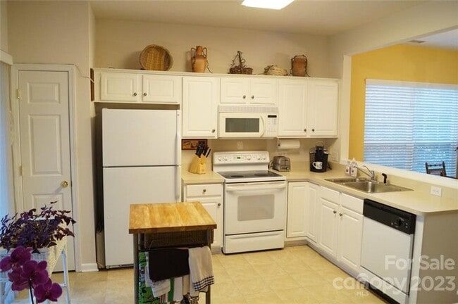 Building Photo - 3304 Mannington Dr