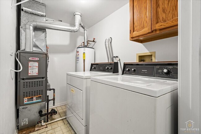 Building Photo - 1260 Cranbrook Dr