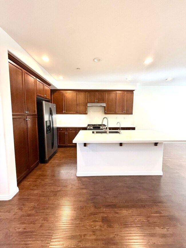 Building Photo - Spacious 3 bedroom Condo  in Portola Springs !