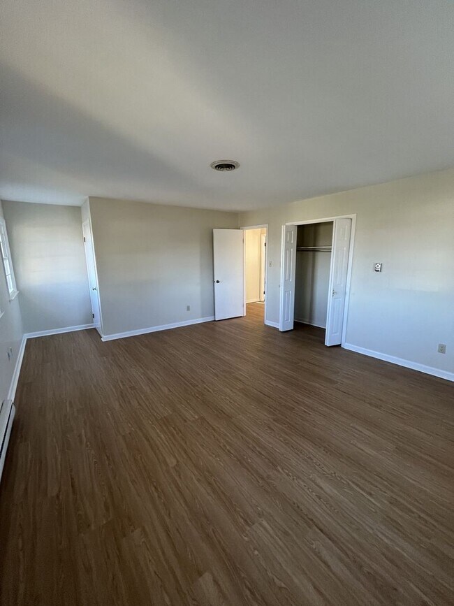 Building Photo - 8298 Scenic Dr