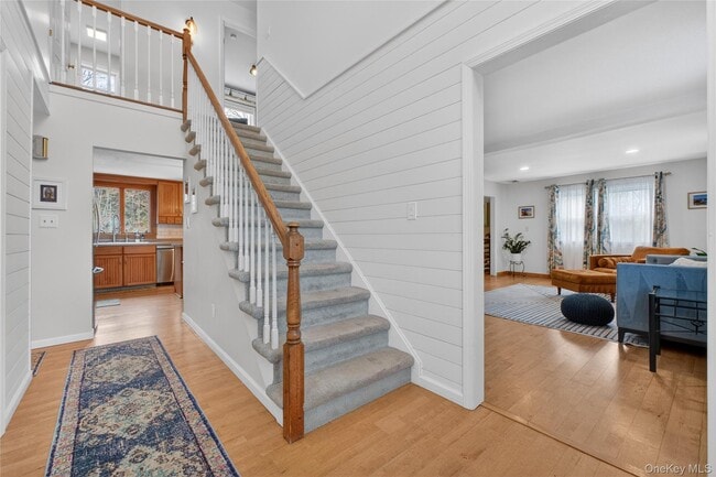 Building Photo - 22 Blossom Hill Dr