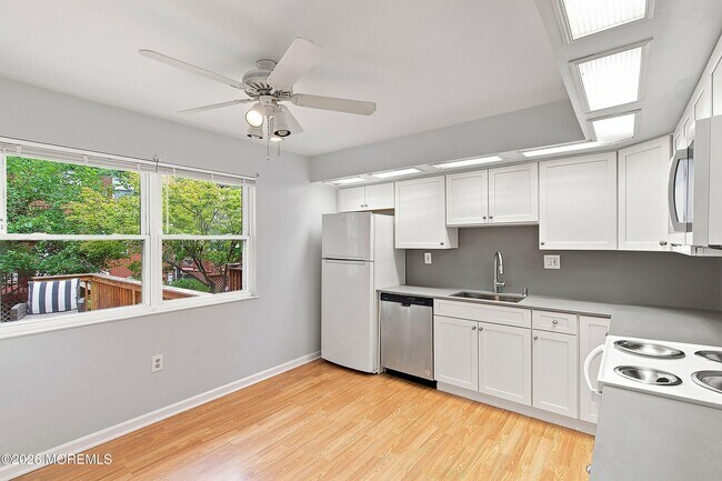 Building Photo - 1334 Sabrina Ct