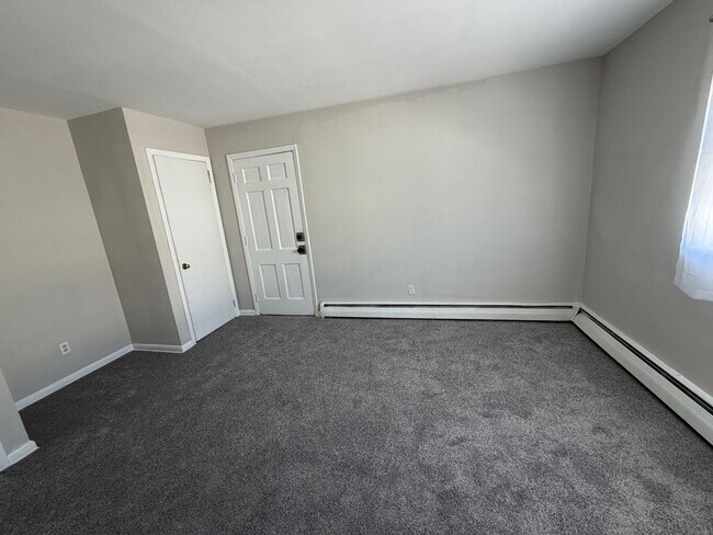 Building Photo - 1 Bed/1 Bath Apt in Lansdale - Walk to Regional Rail & Shopping / Dining