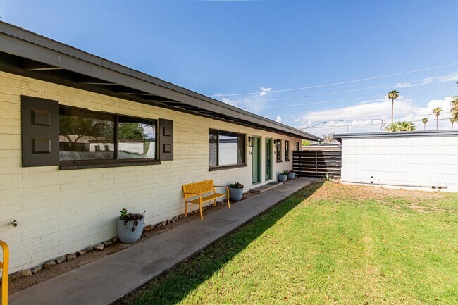 Building Photo - 6616 E Avalon Dr