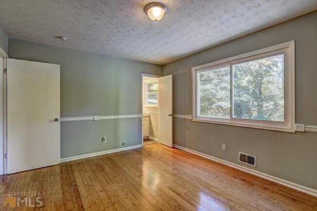 Building Photo - 2700 Creekview Point NW