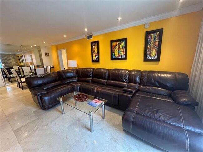 Building Photo - 5161 Collins Ave