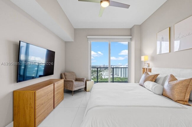 Building Photo - 16385 Biscayne Blvd