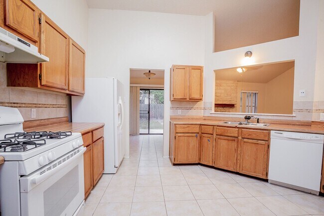 Building Photo - Spacious 3-Bedroom Single Family Home in S...