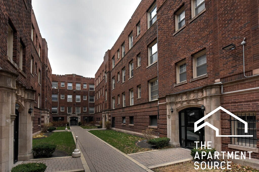Building Photo - 3271 W Wrightwood Ave