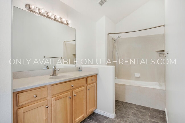 Building Photo - 4306 N Chestnut Oak Dr
