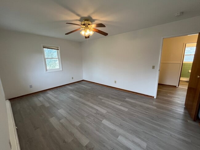 Building Photo - 430 Ironton St NE