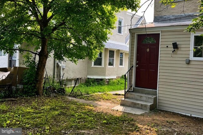 Building Photo - 303 Vernon Rd