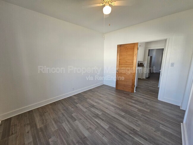 Building Photo - 127 S B St