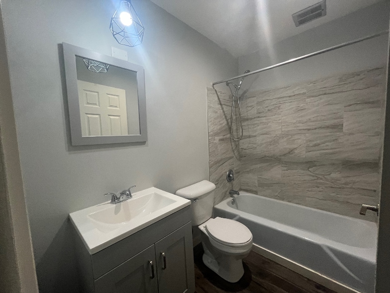 Building Photo - 2545 N Cramer St