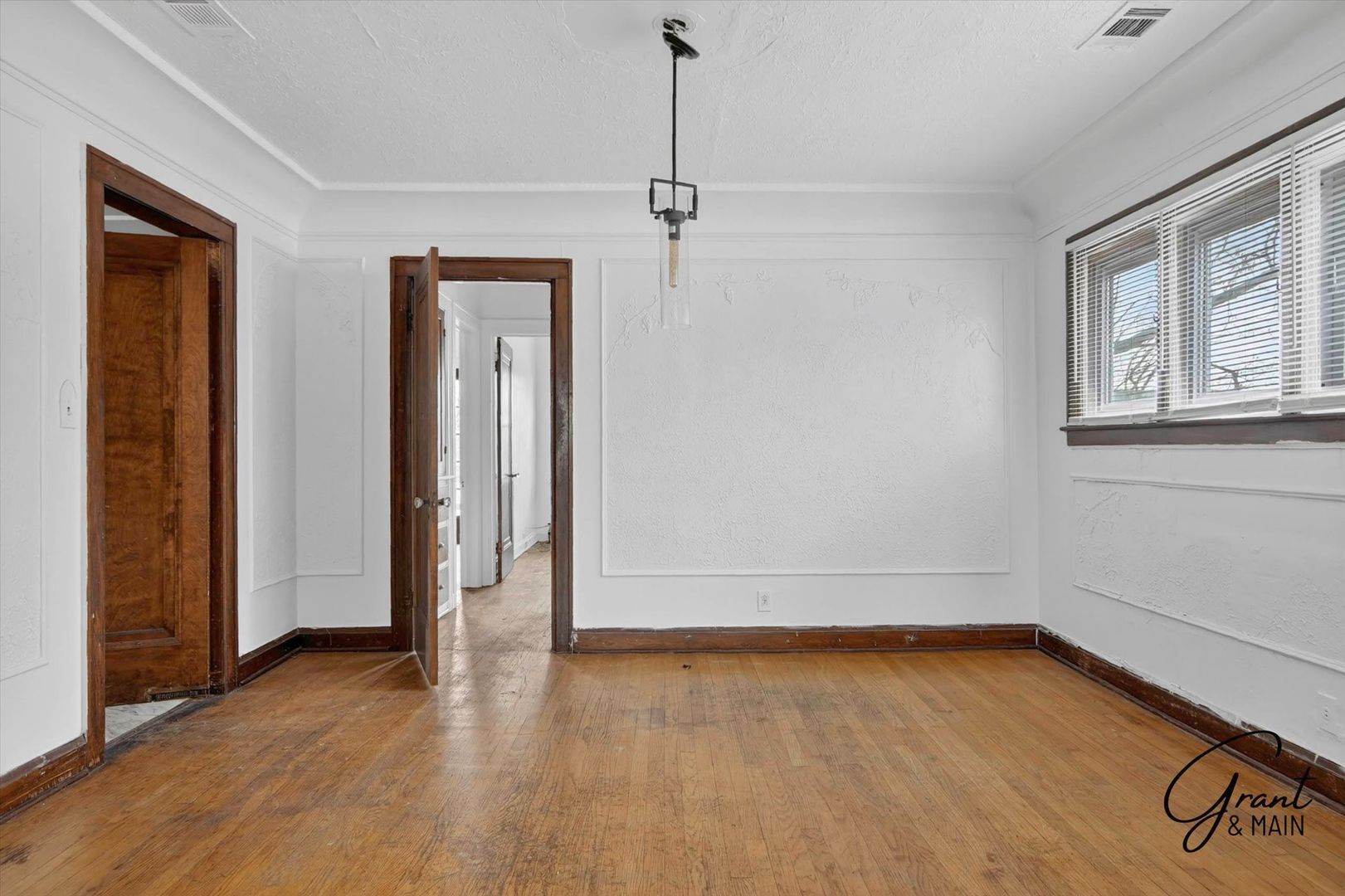 Building Photo - 10345-10345 Crocuslawn Ave