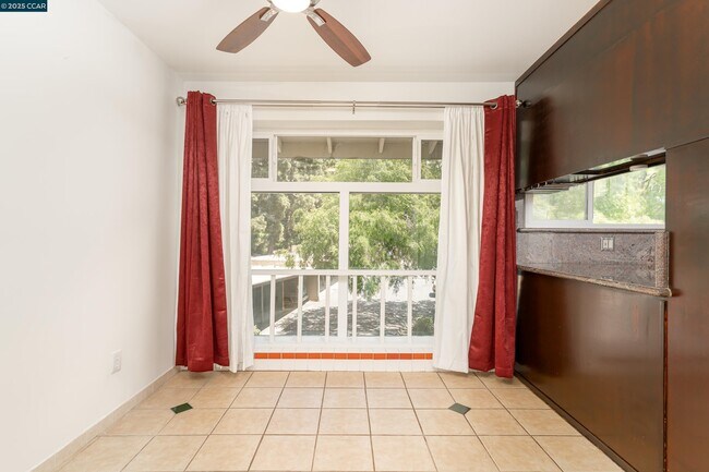 Building Photo - 2345 Paloma Ct