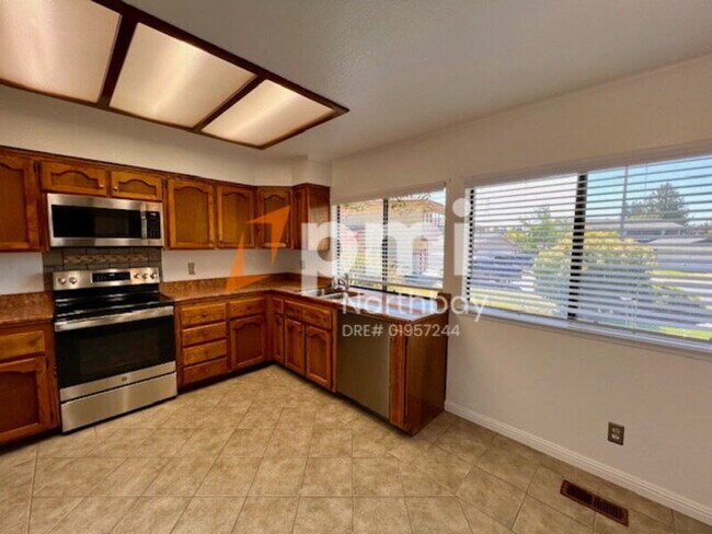 Building Photo - 3552 Larchmont Ct