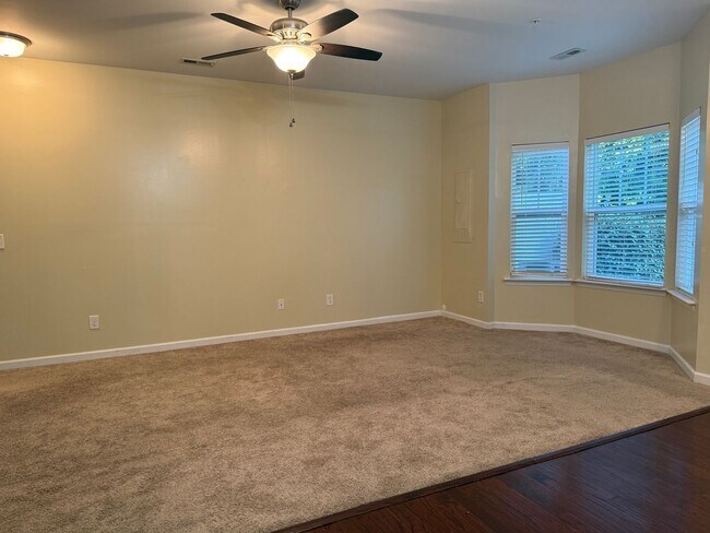 Building Photo - Conveniently Located Home Near HWY 440, 54...