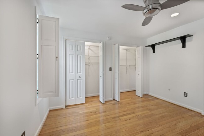 Building Photo - Available Now! 2 Bed 1.5 Bath Between Navy...