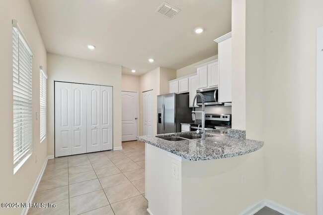 Building Photo - 170 Pasadena Dr