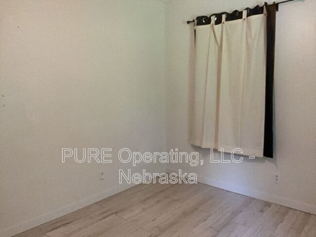 Building Photo - 105 N Elm St