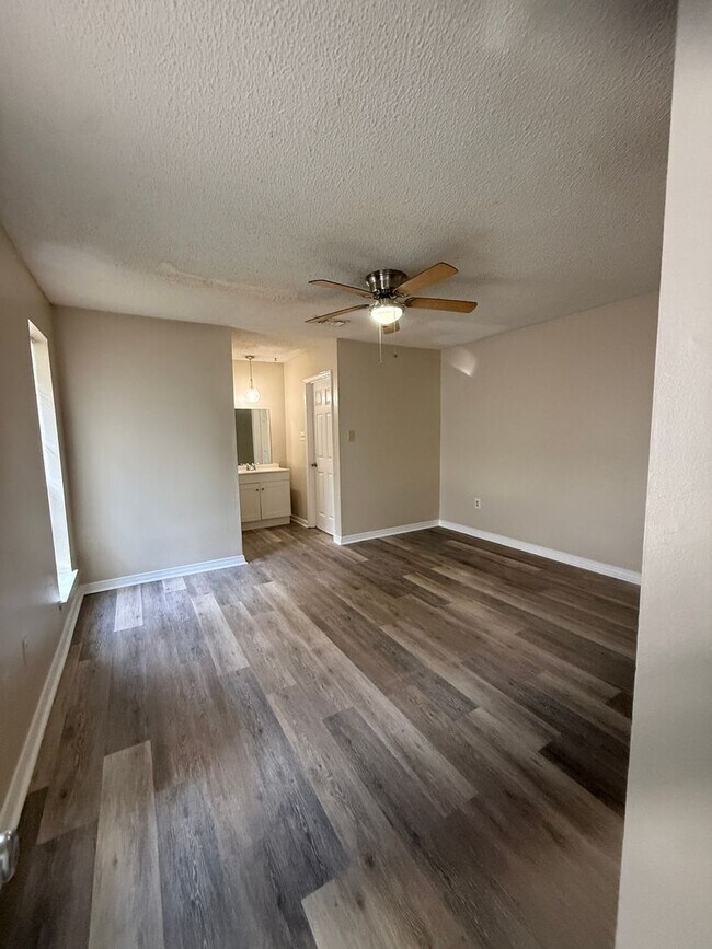 Building Photo - 3027 O'Neal Ln