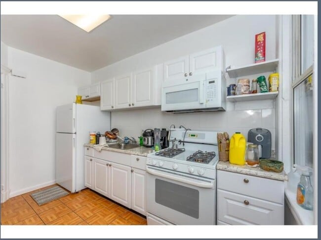 Building Photo - 547 57th St