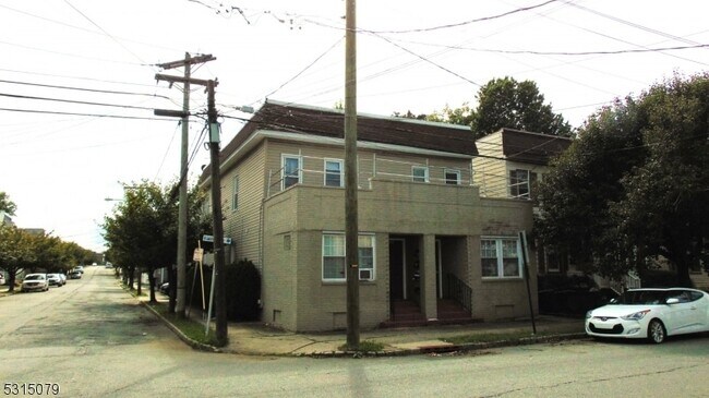 Building Photo - 26 Harrison St
