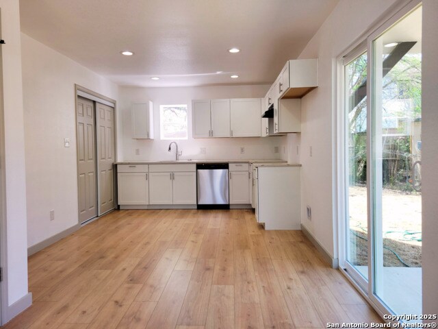 Building Photo - 120 Henry St