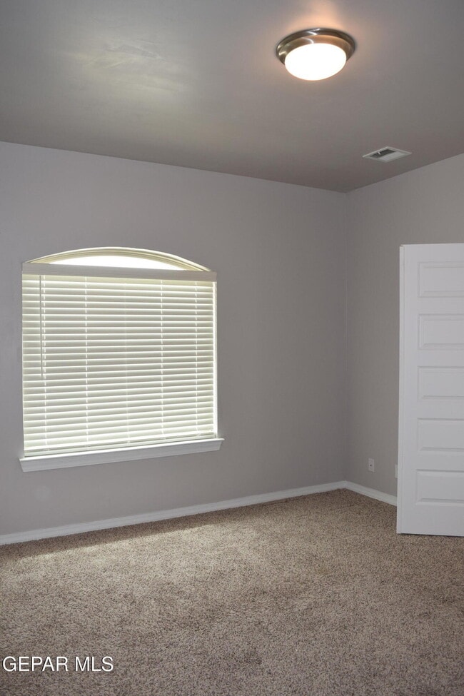 Building Photo - 355 Sol Ct