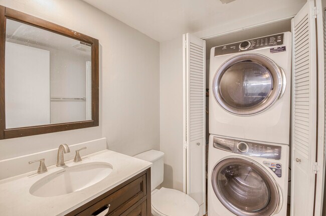 Building Photo - 1221 12th Ln