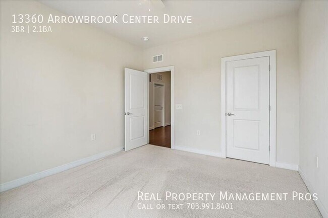 Building Photo - 13360 Arrowbrook Centre Dr
