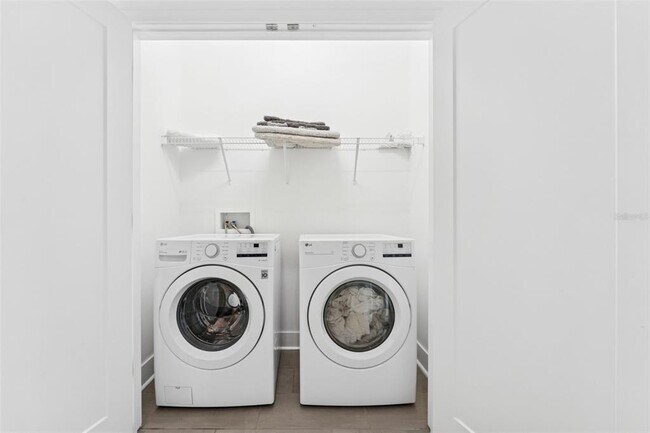 Building Photo - 4810 W McElroy Ave