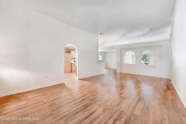Building Photo - 1652 La Maderia Dr