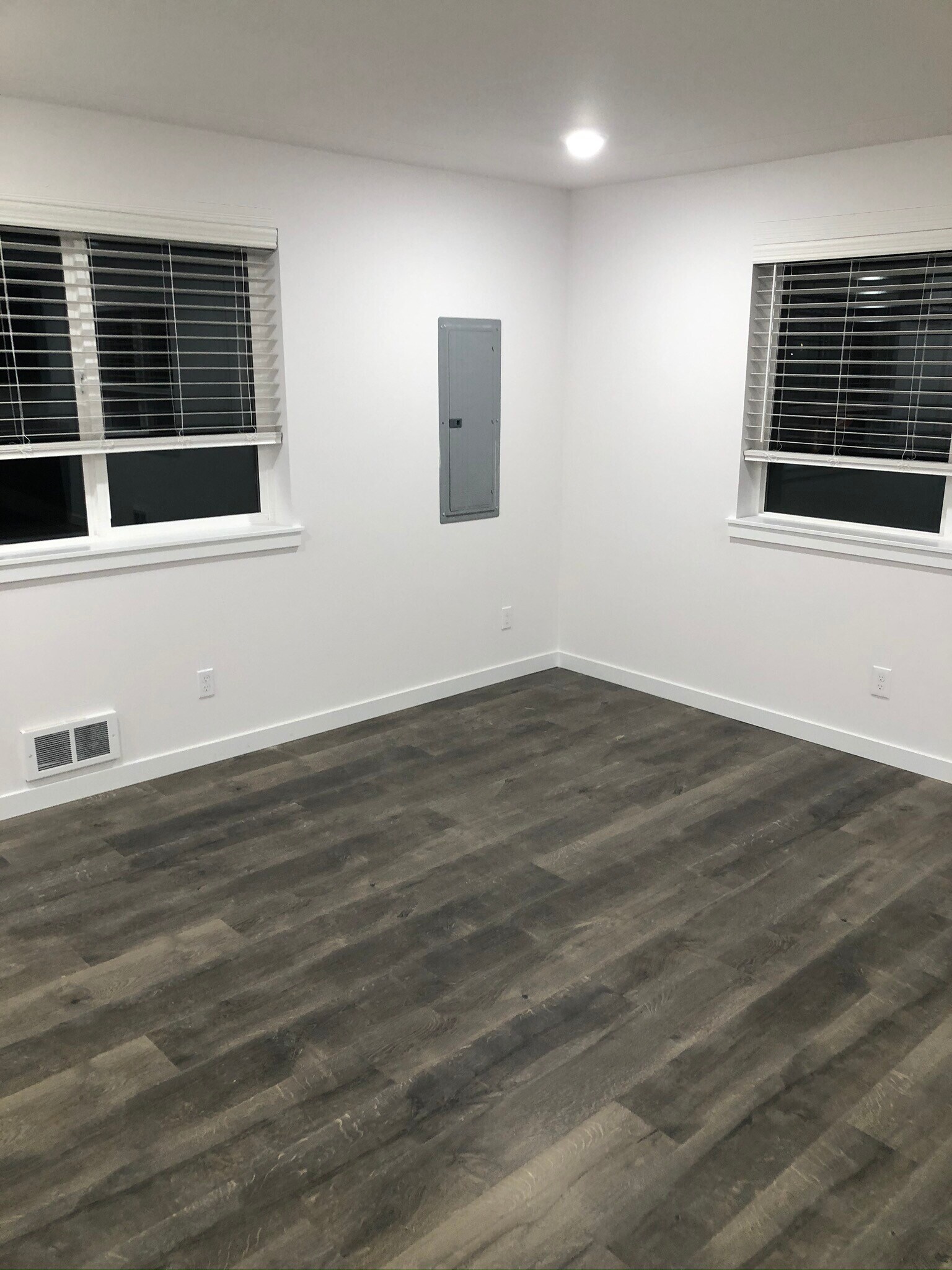 Building Photo - 7411 S Park Ave