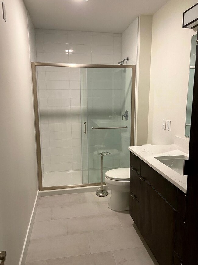 Building Photo - 1 Bedroom just minutes to DH