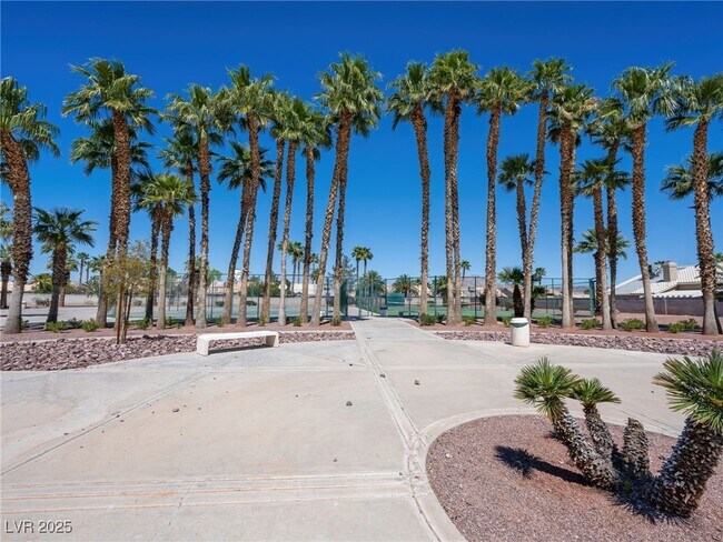 Building Photo - 4749 Califa Dr