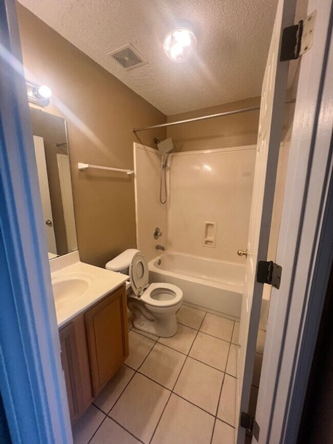 Building Photo - Stunning 3-Bedroom Home in Cordova-Spaciou...